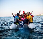 Migrantai ruo&scaron;iasi plaukti per i&scaron;orinę Europos sąjungos sieną