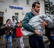 Migrantai Tovarniko (Kroatija) geležinkelio stotyje