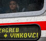 Migrantai Tovarniko (Kroatija) geležinkelio stotyje