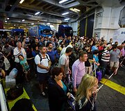 Migrantai Atėnuose laukia i&scaron;laipinimo i&scaron; kelto.