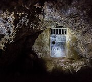 Durelės į speleologų tyrinėjamą urvo dalį