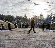 &Scaron;auktinių kasdienybė: pratybos mi&scaron;ke ir darbas su ginklais