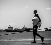 Augusta uoste (Sicilija) i&scaron; laivo i&scaron;laipinami Viduržemio jūroje i&scaron;gelbėti migrantai