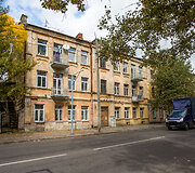 Neprižiūrimas ir pavojingas aplinkiniams namas sostinės Panerių gatvėje