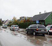 Automobilis &bdquo;Opel&ldquo; partrenkė moterį 