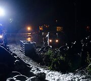 Ugniagesiai Utenoje gesina degančias padangas