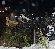 Ugniagesiai Utenoje gesina degančias padangas