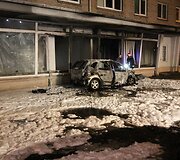Klaipėdoje nuo automobilio vos neužsidegė biurų pastatas