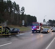 Oslo gatvėje užsidegė automobilis