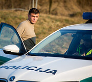 Sekmadienio ryto kelių policijos reidas Žvalgų gatvėje