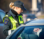 Sekmadienio ryto kelių policijos reidas Žvalgų gatvėje