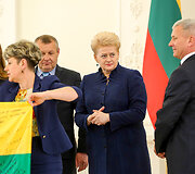 Dalia Grybauskaitė susitiko su Ukrainos kariais savanoriais