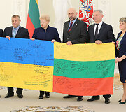 Dalia Grybauskaitė susitiko su Ukrainos kariais savanoriais