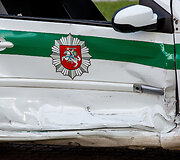Sostinės Žirmūnų gatvėje policijos patrulių automobilis pateko į avariją