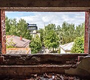 Apleistas daugiabutis sostinės L.Sapiegos gatvėje