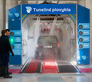 Sostinės Savanorių pr. atidaryta tunelinė automobilių plovykla