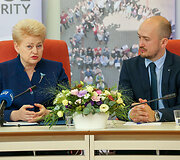 Prezidentė Dalia Grybauskaitė lankosi &bdquo;Transparency school&ldquo; stovykloje
