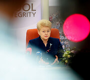 Prezidentė Dalia Grybauskaitė lankosi &bdquo;Transparency school&ldquo; stovykloje