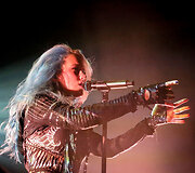 &bdquo;Arch Enemy&ldquo; koncerto akimirka