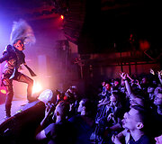 &bdquo;Arch Enemy&ldquo; koncerto akimirka