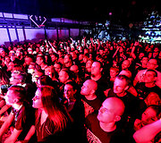 &bdquo;Arch Enemy&ldquo; koncerto akimirka