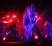 &bdquo;Arch Enemy&ldquo; koncerto akimirka