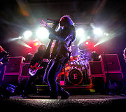 &bdquo;Arch Enemy&ldquo; koncerto akimirka