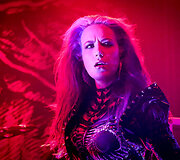 &bdquo;Arch Enemy&ldquo; koncerto akimirka