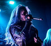 &bdquo;Arch Enemy&ldquo; koncerto akimirka