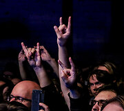 &bdquo;Arch Enemy&ldquo; koncerto akimirka