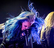 &bdquo;Arch Enemy&ldquo; koncerto akimirka
