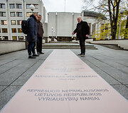 Vilniuje V.Kudirkos aik&scaron;tėje komisija vertino būsimo su&scaron;audytų Vyriausybės narių atminimo įamžinimo projektą