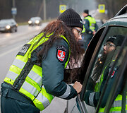 &Scaron;e&scaron;tadienio rytą &ndash; neįprastas imuniteto ir kelių policijos pareigūnų reidas