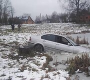 Linkmenyse (Ignalinos raj.) BMW įskriejo į tvenkinį