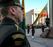 Valstybės vėliavos pakėlimo ceremonija Nepriklausomybės aik&scaron;tėje
