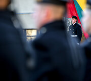 Valstybės vėliavos pakėlimo ceremonija Nepriklausomybės aik&scaron;tėje