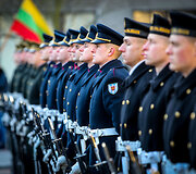 Valstybės vėliavos pakėlimo ceremonija Nepriklausomybės aik&scaron;tėje