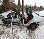 Girto vaikino vairuojamas automobilis rėžėsi į medį