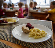 Lentvario vaikų darželyje &bdquo;&Scaron;ilas&ldquo; kontrolieriai tikrino maitinimo kokybę