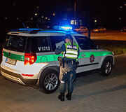 Sužeistą draugą į ligoninę vežę vyrai ma&scaron;iną sudaužė 