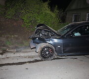 A.Kojelavičiaus gatvėje BMW avarijos metu sužaloti trys jaunuoliai