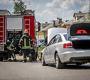 Sostinės Pieninės gatvėje gelbėtojai gesino automobilį