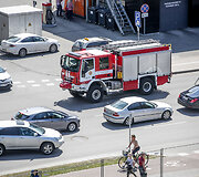 Sostinės Pieninės gatvėje gelbėtojai gesino automobilį