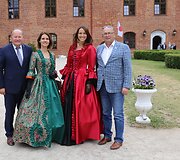Kauno rajono meras Valerijus Makūnas (kairėje) ir Kauno miesto meras Visvaldas Matijo&scaron;aitis su Kauno rajono TVIC direktore Aistė Sinkevičiene ir jos pavaduotoja Rima Noreikaite