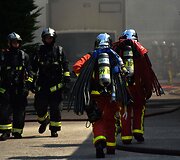 Svarbioje Paryžiaus traukinių stotyje dėl didžiulio gaisro paralyžiuotas eismas