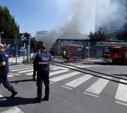 Svarbioje Paryžiaus traukinių stotyje dėl didžiulio gaisro paralyžiuotas eismas