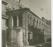 Antrojo pasaulinio karo veiksmų apgriauta Vilniaus senamiesčio Žydų gatvė, kurioje buvo Vilniaus geto teritorija
