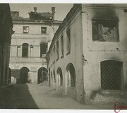 Antrojo pasaulinio karo veiksmų apgriauta Vilniaus senamiesčio Žydų gatvė, kurioje buvo Vilniaus geto teritorija