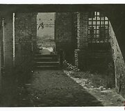Antrojo pasaulinio karo veiksmų apgriauta Vilniaus senamiesčio dalis, kurioje buvo Vilniaus geto teritorija. Kiemas Lydos gatvėje. 1941&ndash;1944 m.