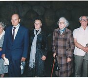 Jonas Ruzgys su kitais Lietuvos žydų gelbėtojais. Izraelio Valstybė, Jeruzalė. I&scaron; de&scaron;inės 1. J. Ruzgys. 1991 m.